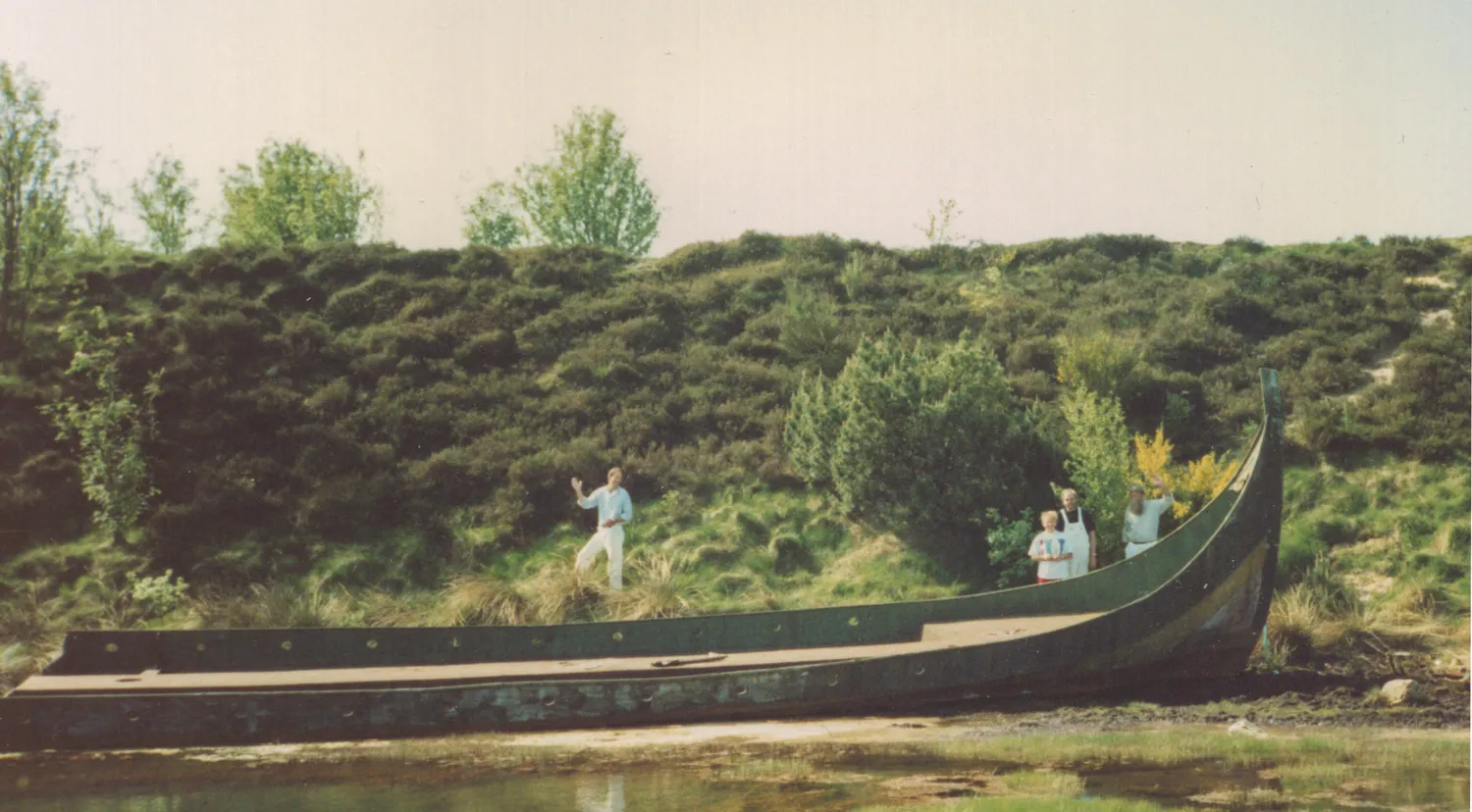 Viking ship (set piece)