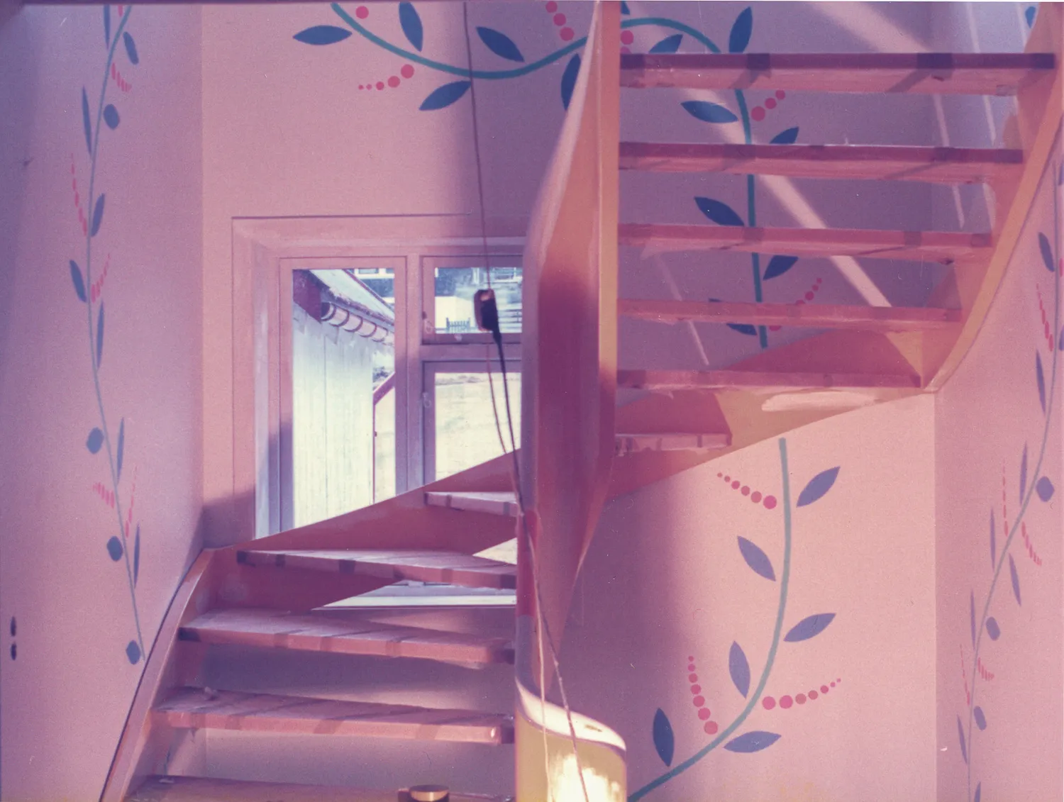 Udsmykning trappe Leirvik rådhus 1986