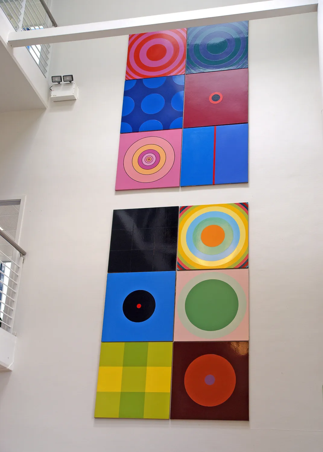 Udsmykningen blev afsluttet med en installation af 24 malerier i skolens forhal. Malerierne er udført i lakmaling på masonit, 91 (h) x 91 (b) cm, omkring 1970 til Poul Gernes' udstillinger i Jysk Kunstgalerie.