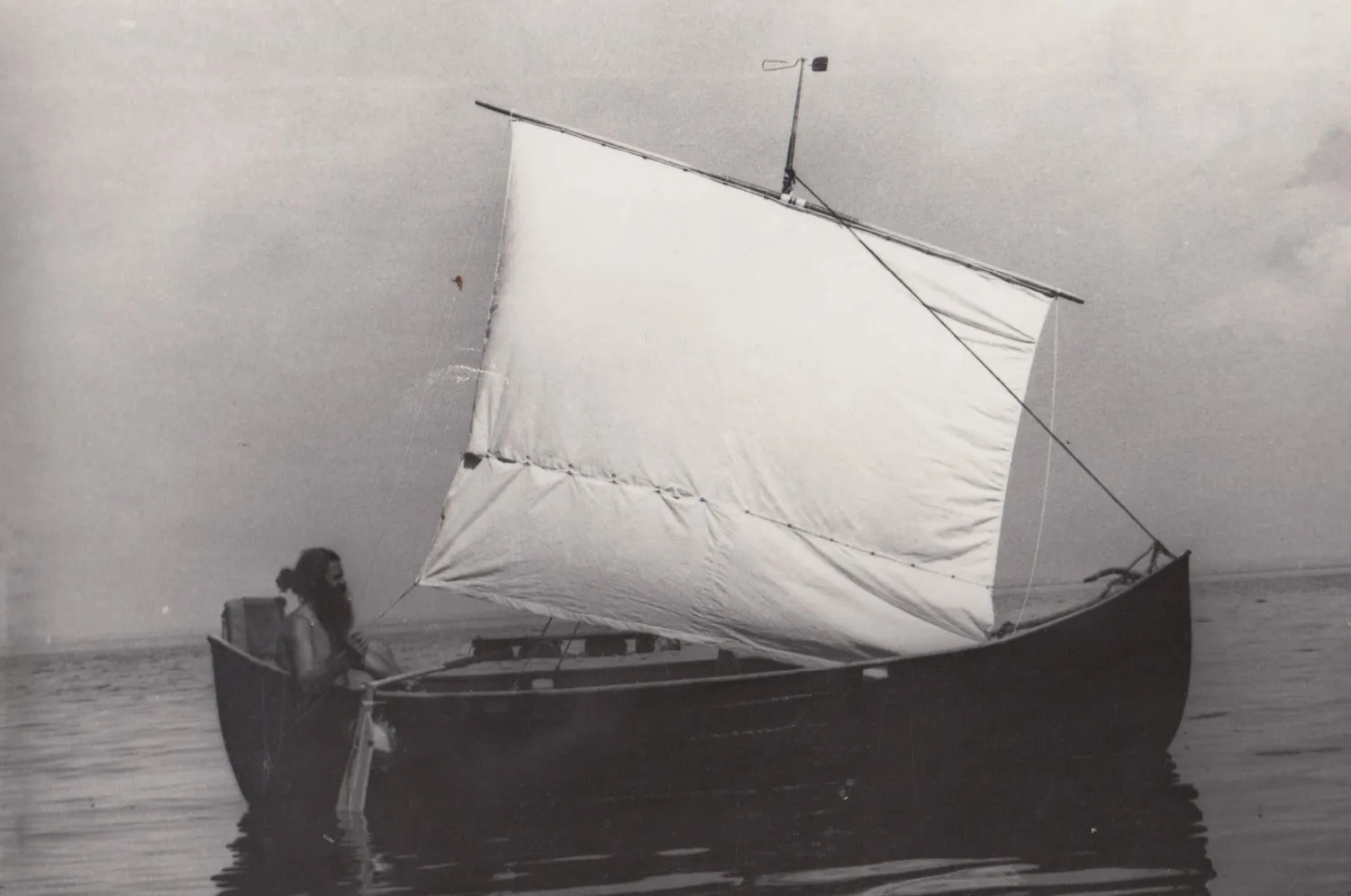 I selvbygget vikingskib i Humlebæk, 1972