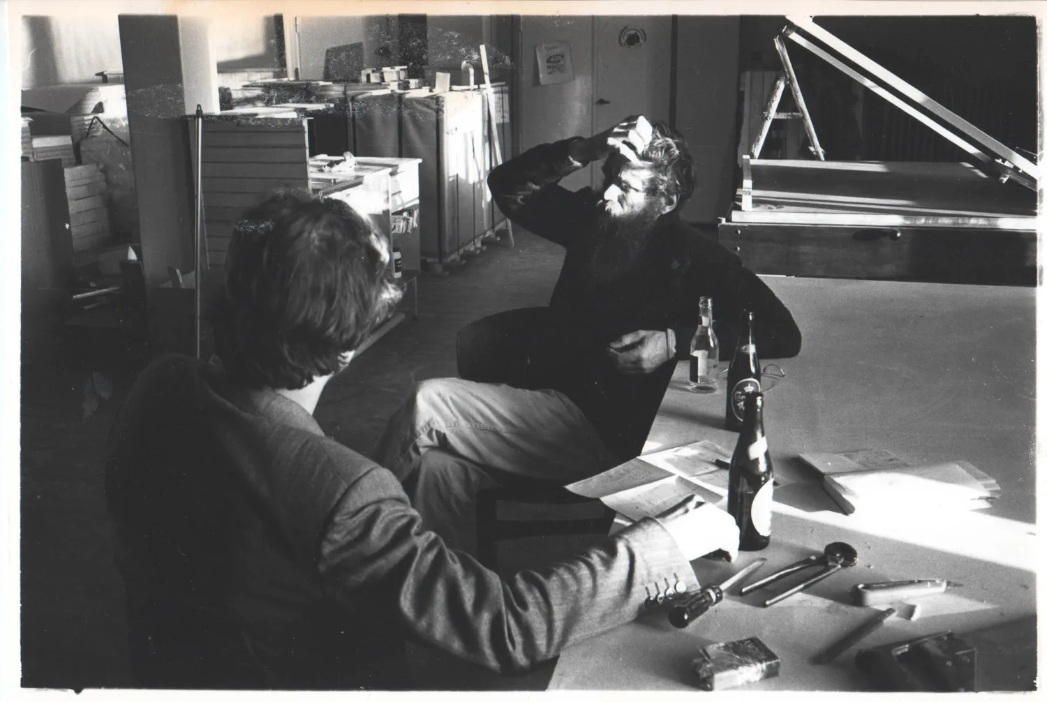 I samtale med Bjørn Nørgaard på Eks-skolens trykkeri, 1980